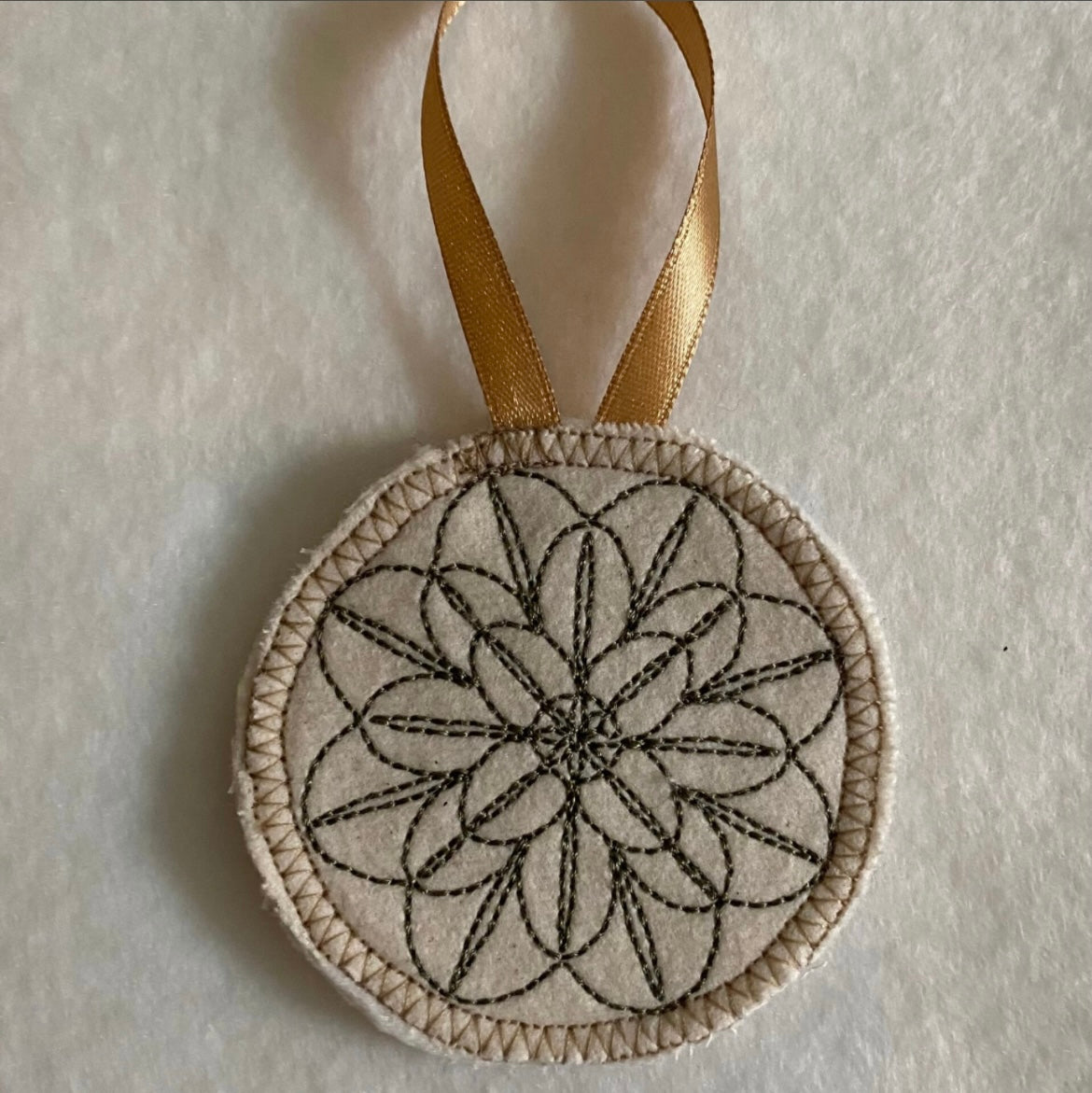 Julgransdekoration, broderade blommor