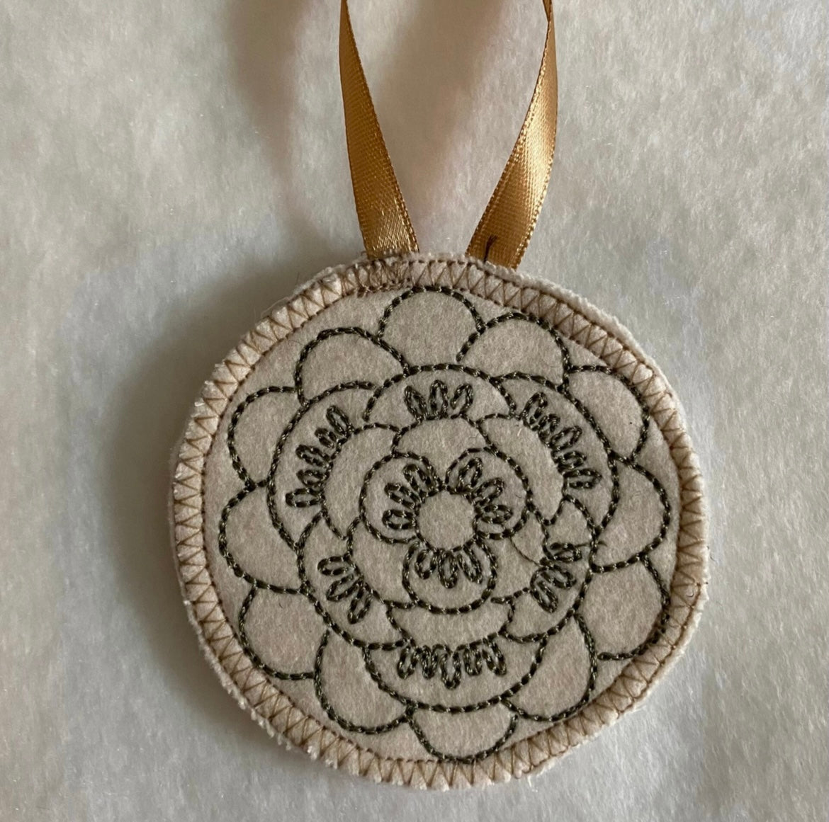 Julgransdekoration, broderade blommor
